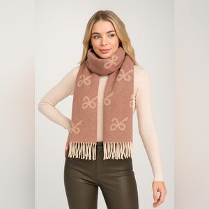 Elegant Pink Scarf with Fringe